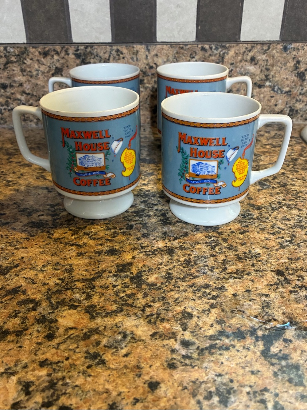 4 Vintage Maxwell House coffee cups great shape